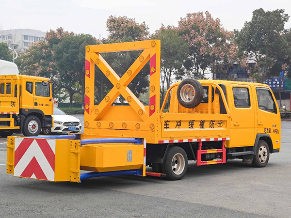 福田领航S1防撞车