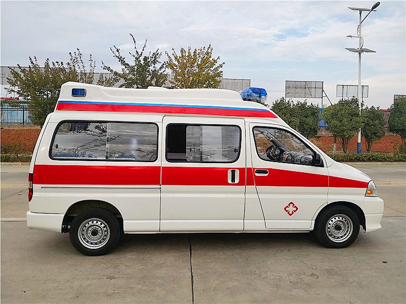 金杯新快运高顶救护车