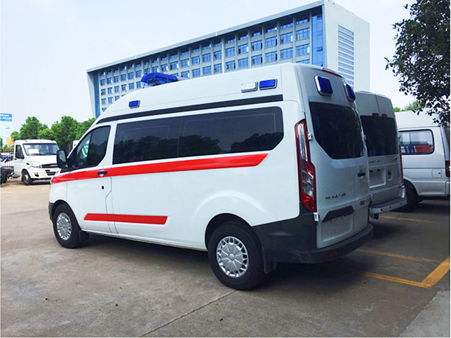 福特全顺V362短轴中顶柴油版救护车