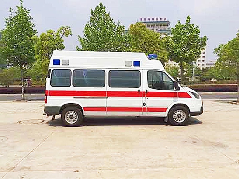 江铃特顺长轴高顶柴油版救护车