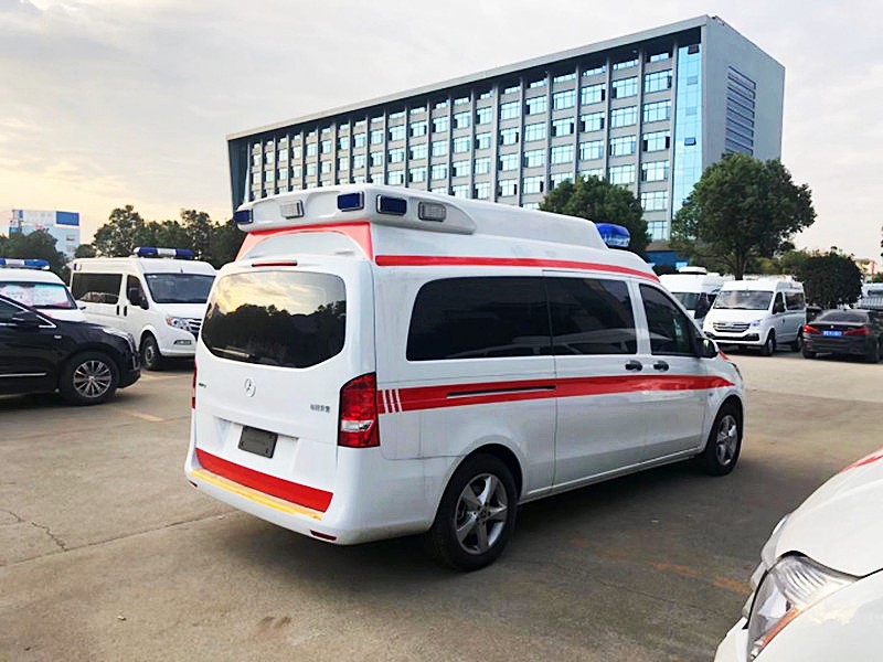 奔驰威霆负压救护车